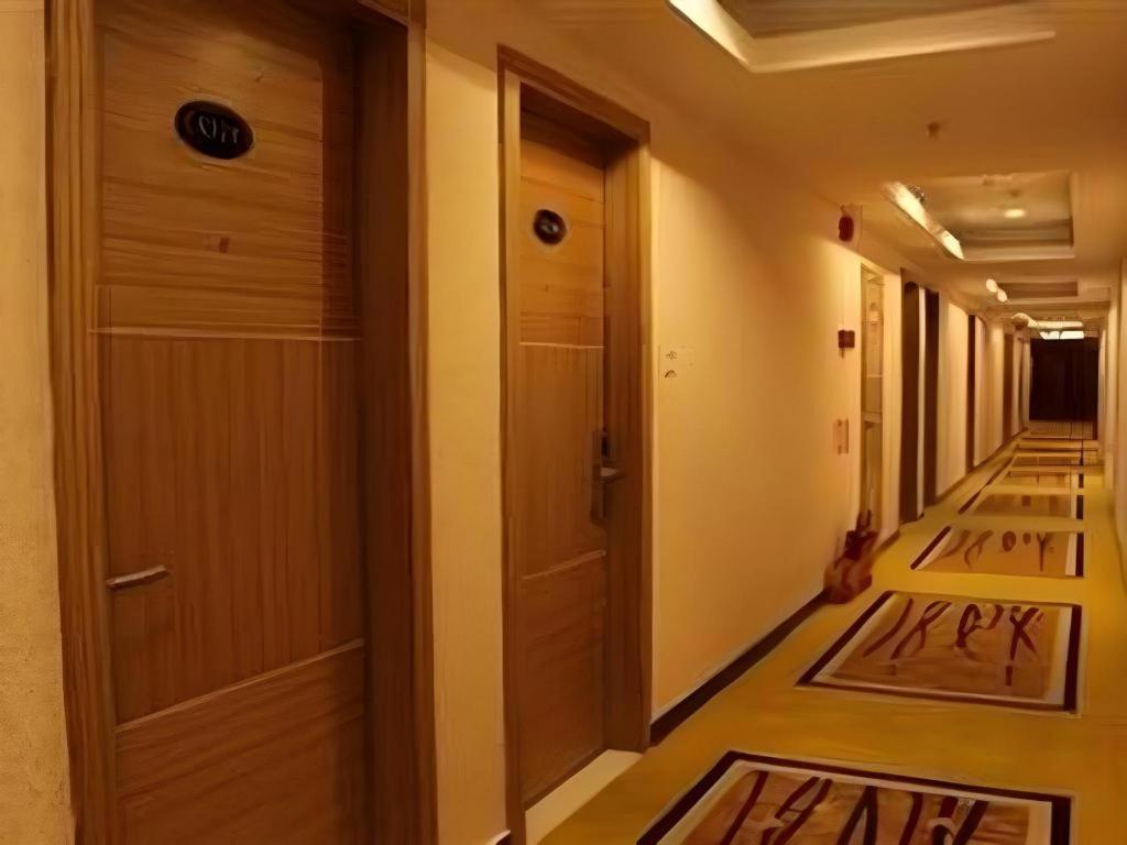 Airport Liwan Hotel Гуанчжоу Экстерьер фото